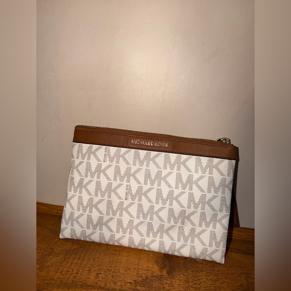 Michael Kors Vanilla & Acorn Logo Wristlet Clutch
